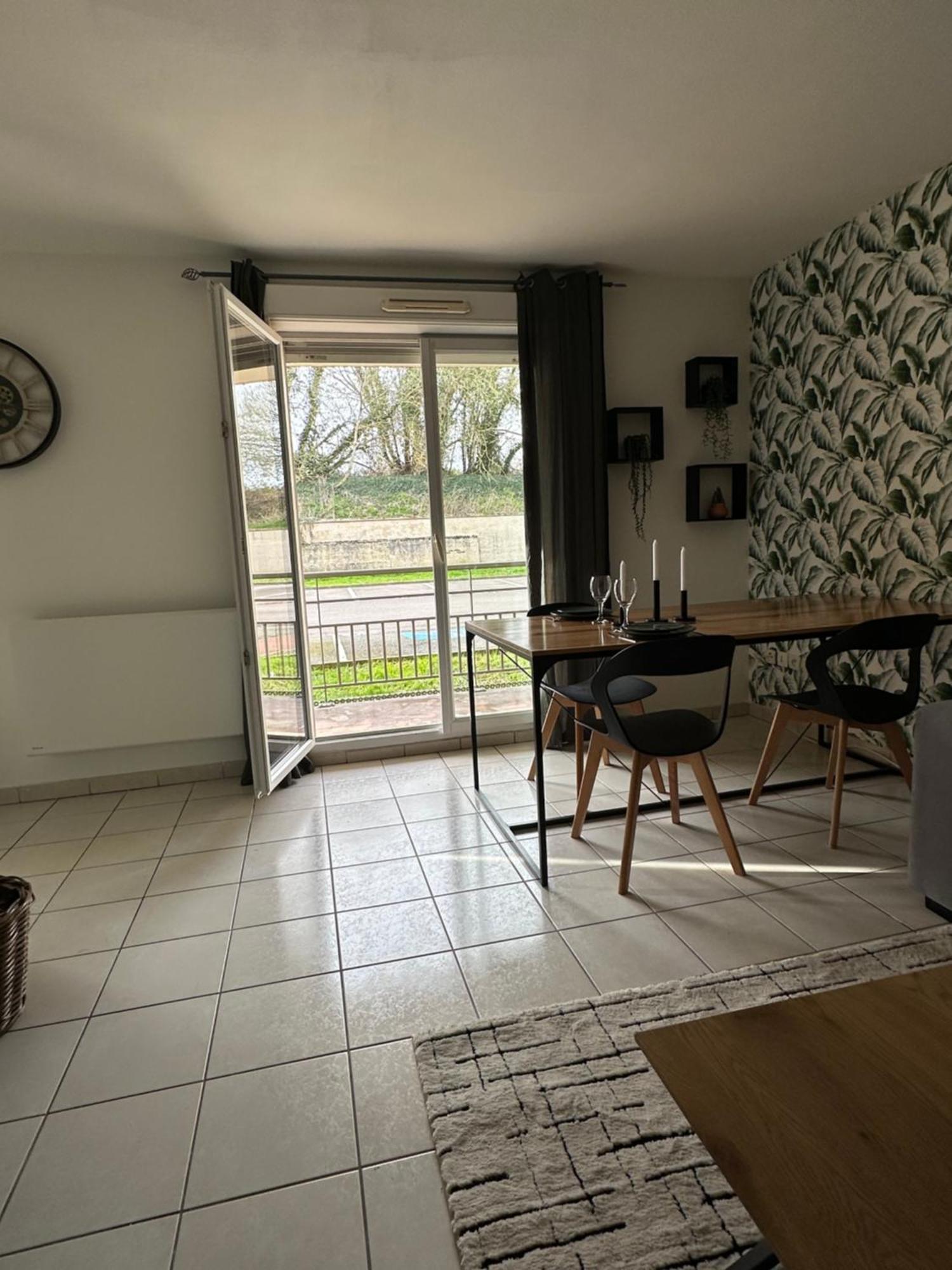 Appartement Entierement Renove Roye  Exterior photo